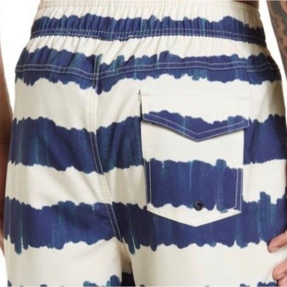 Sovereign Codes NWT Sz M Atwater/Ecru Disruptor Board Shorts - Picture 5 of 6